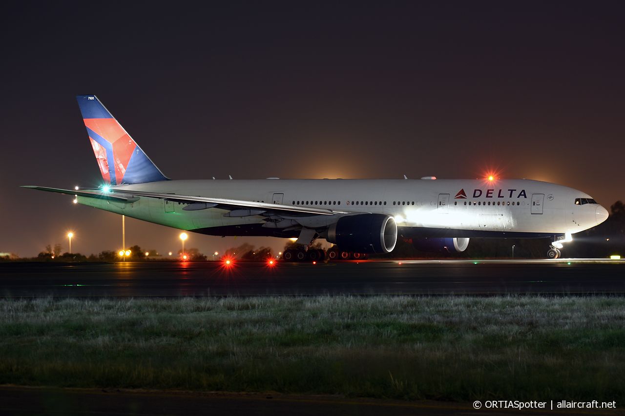 N701DN (29740) Boeing 777-232