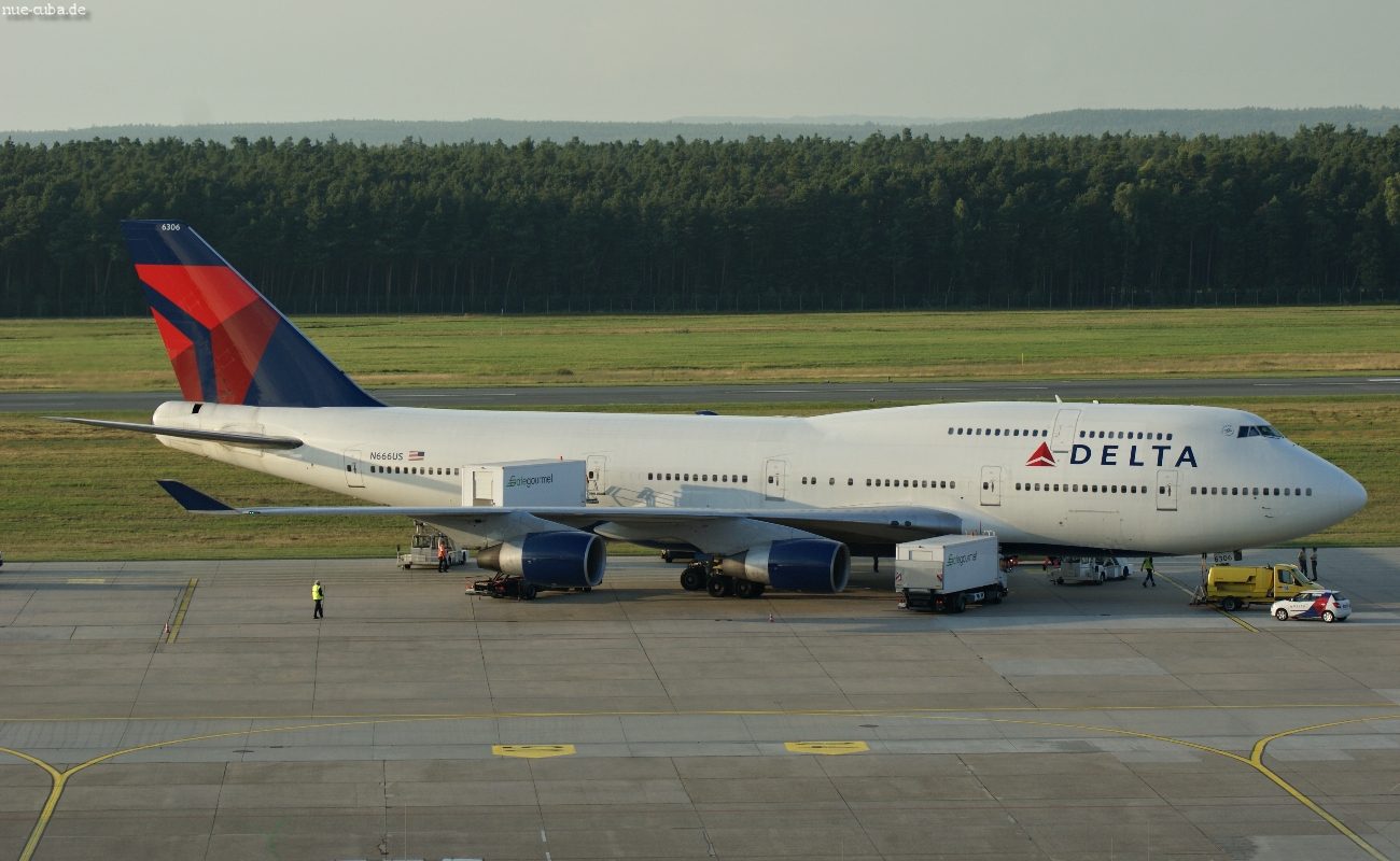 N666US (023821) Boeing 747-451