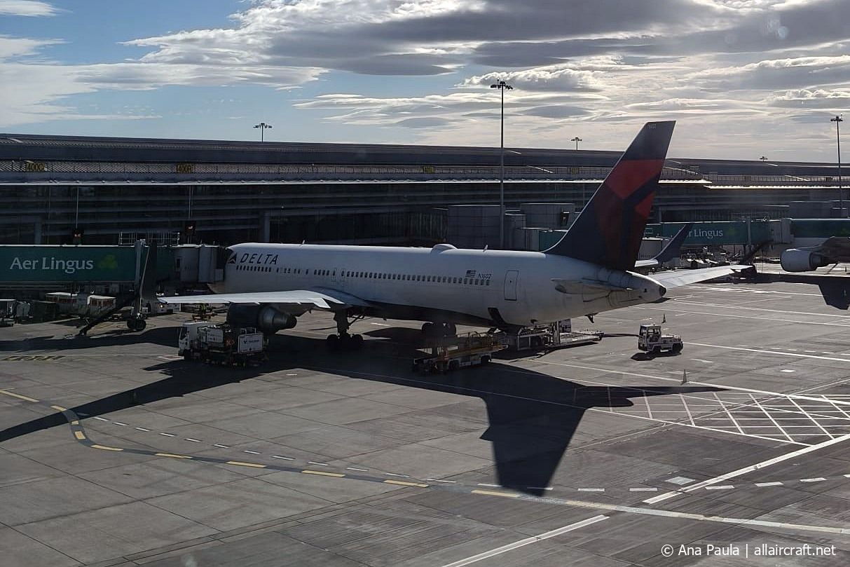 N1602 (29694) 1999 Boeing 767-332ER(WL)