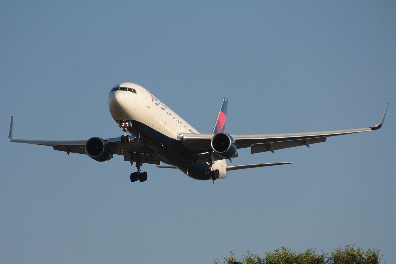 N174DN (24802) 1990 Boeing 767-332 ER WL