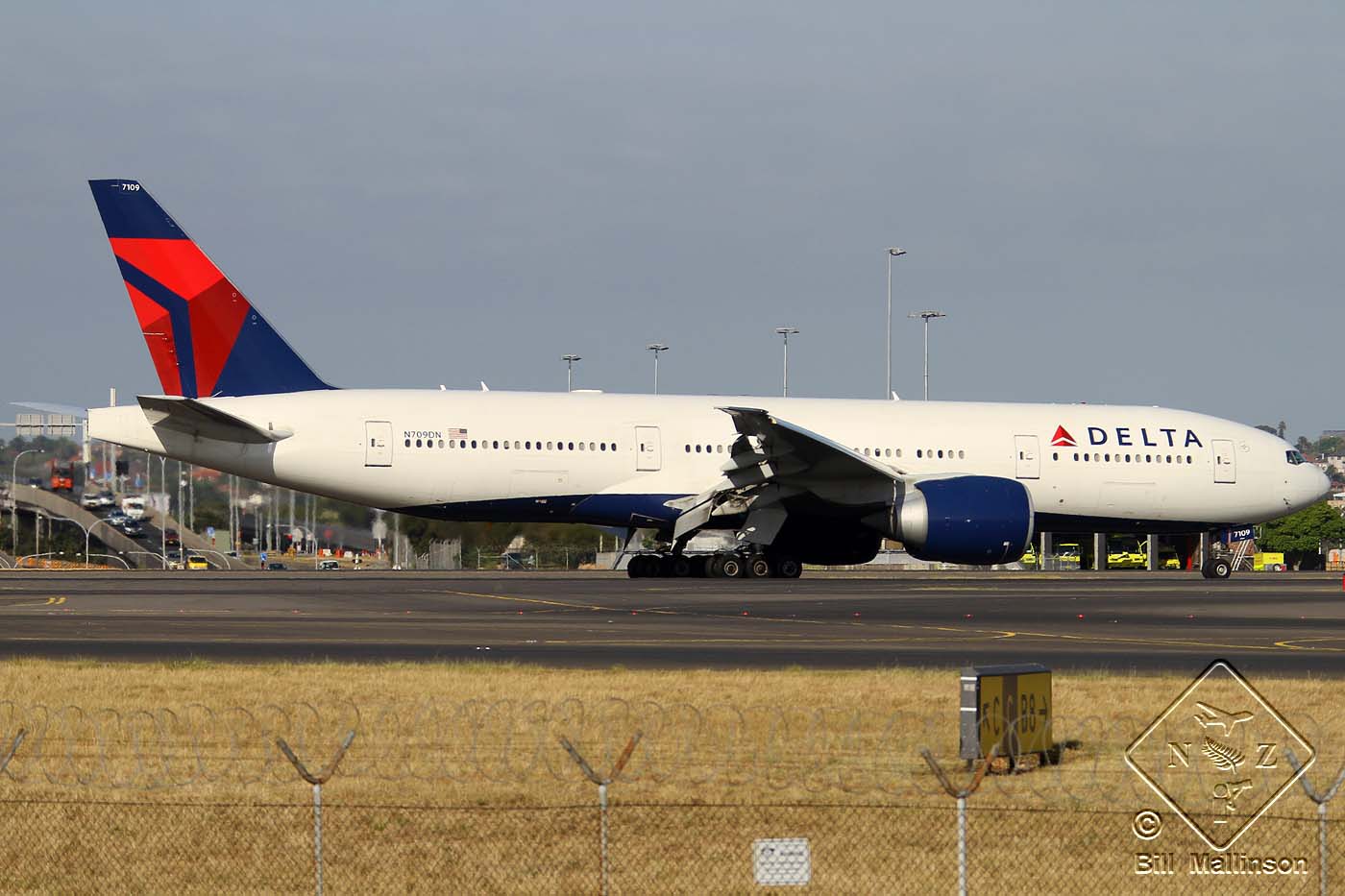 N709DN (40559) Boeing 777-232