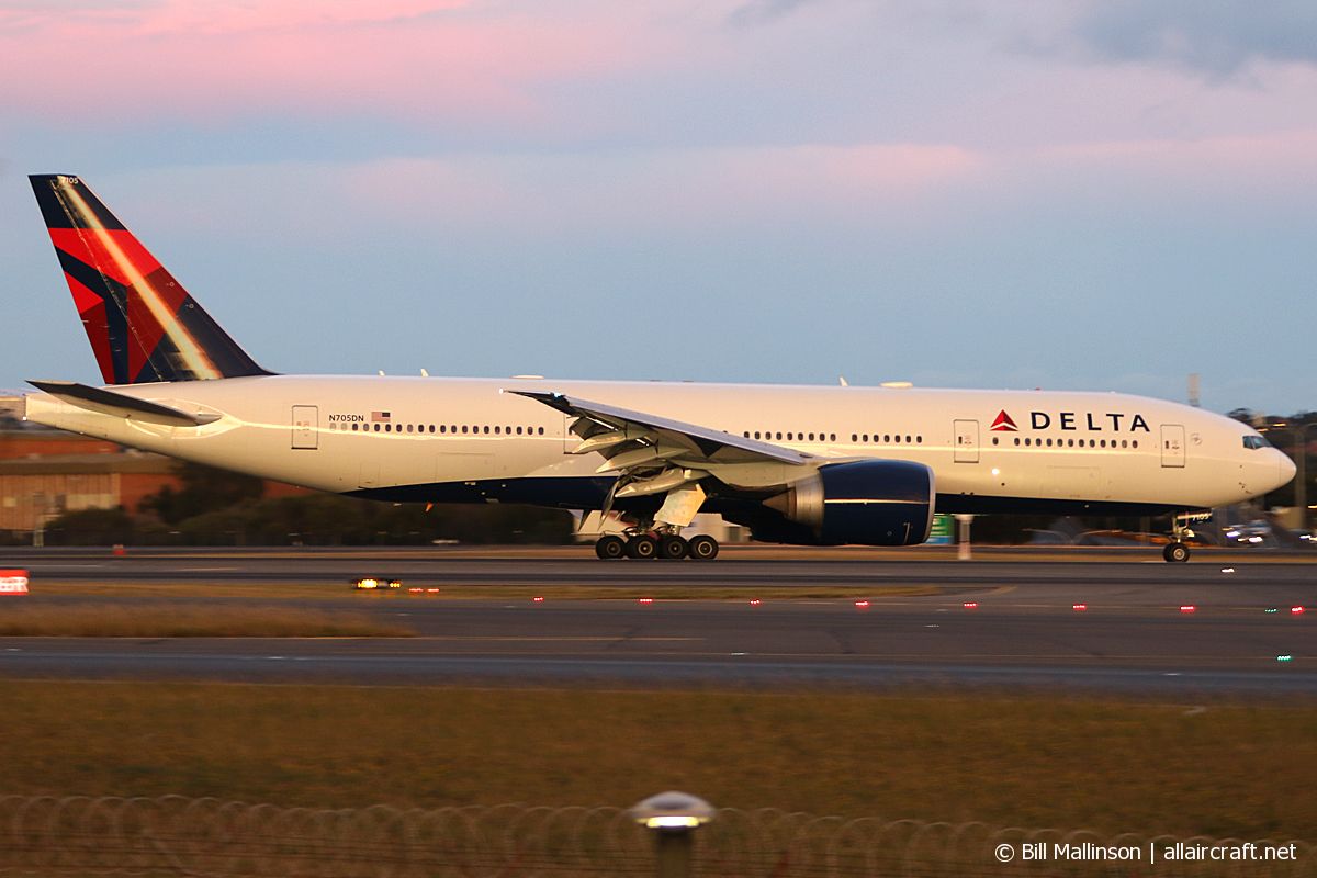 N705DN (29742) Boeing 777-232