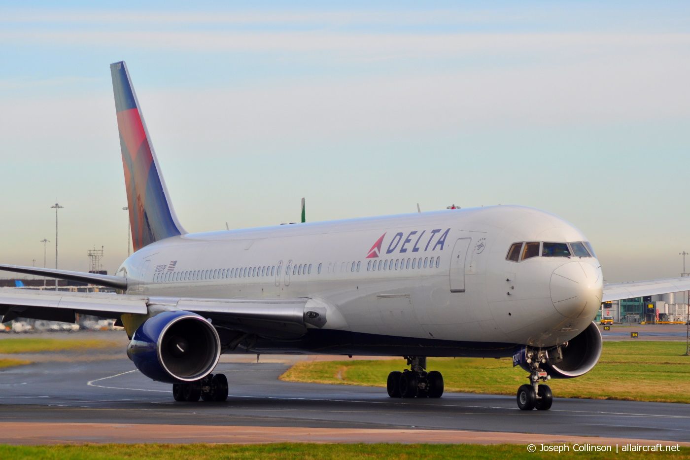 N1201P (28458) 1998 Boeing 767-332ER(WL)