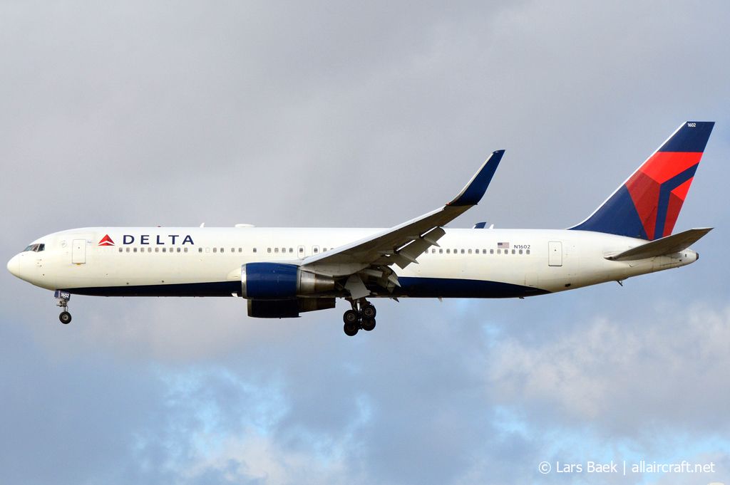 N1602 (29694) 1999 Boeing 767-332ER(WL)