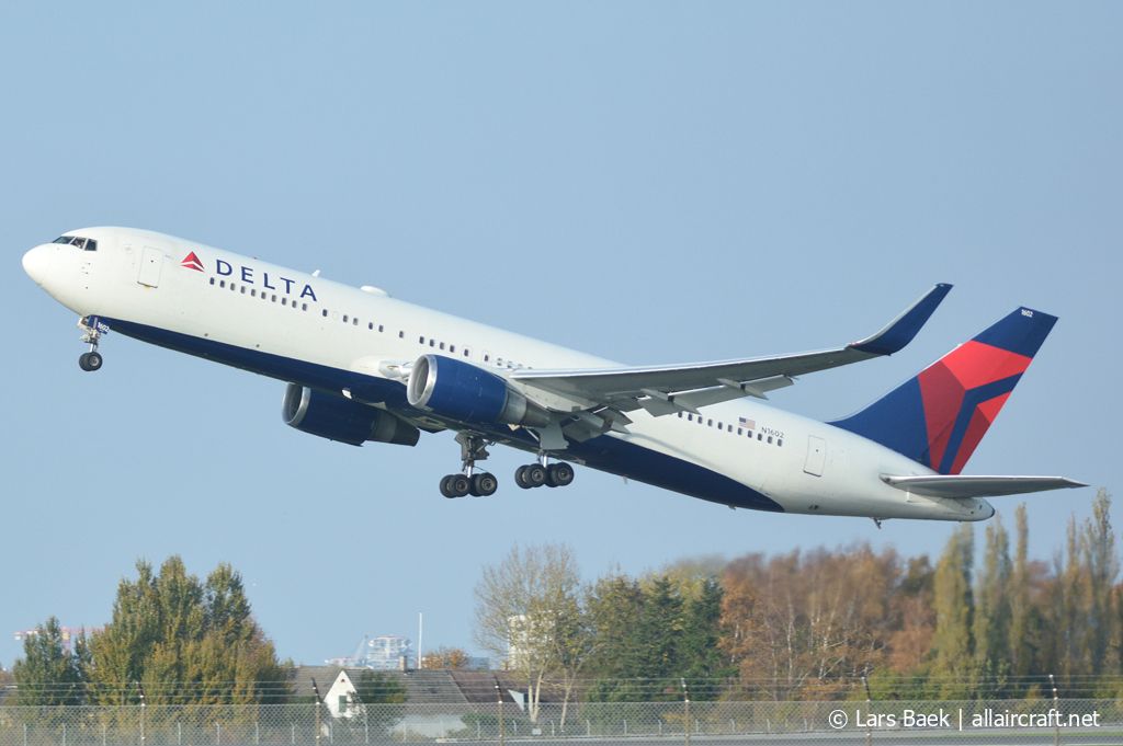 N1602 (29694) 1999 Boeing 767-332ER(WL)