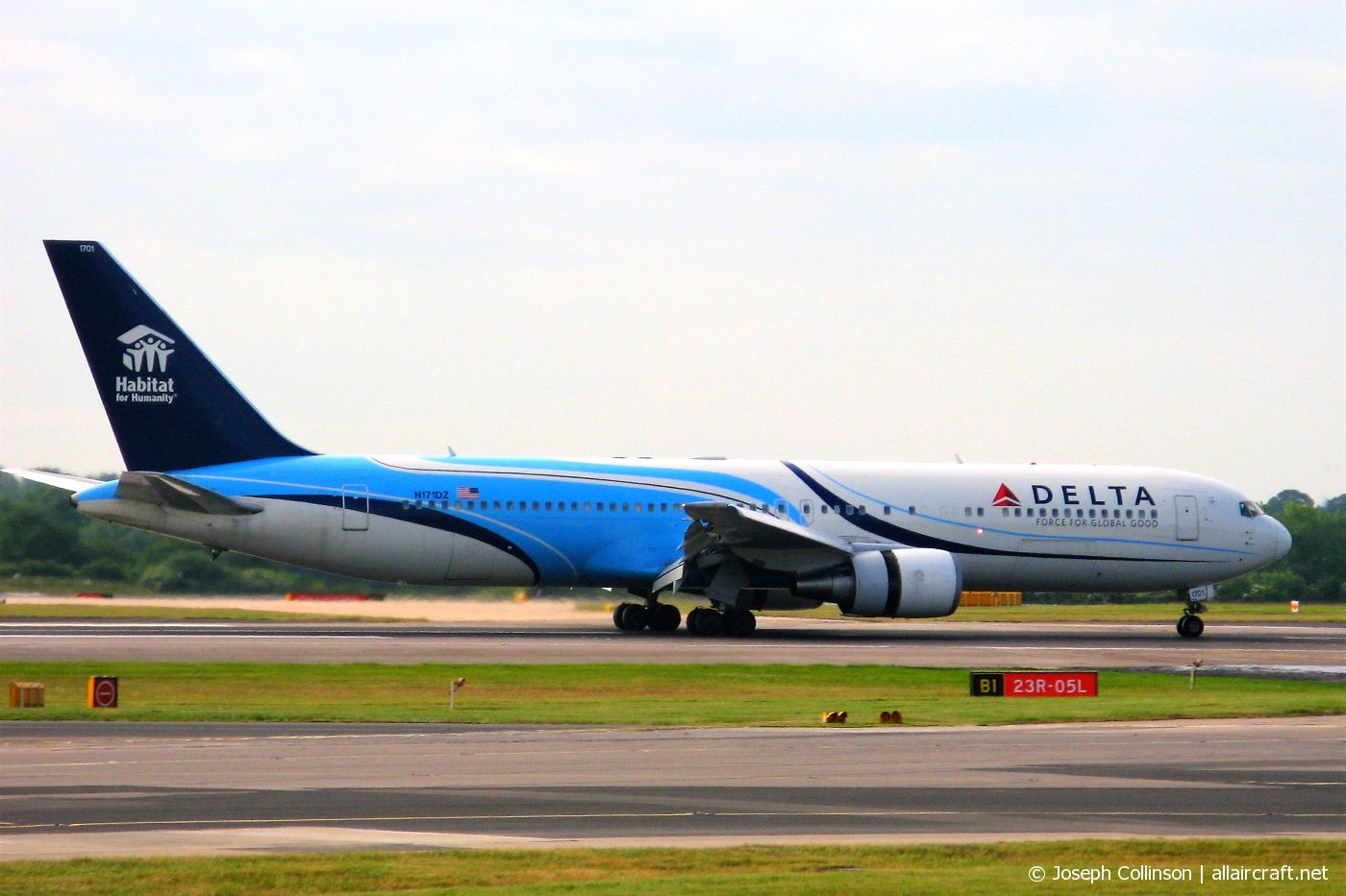 N171DZ (29690) 1998 Boeing 767-332ER