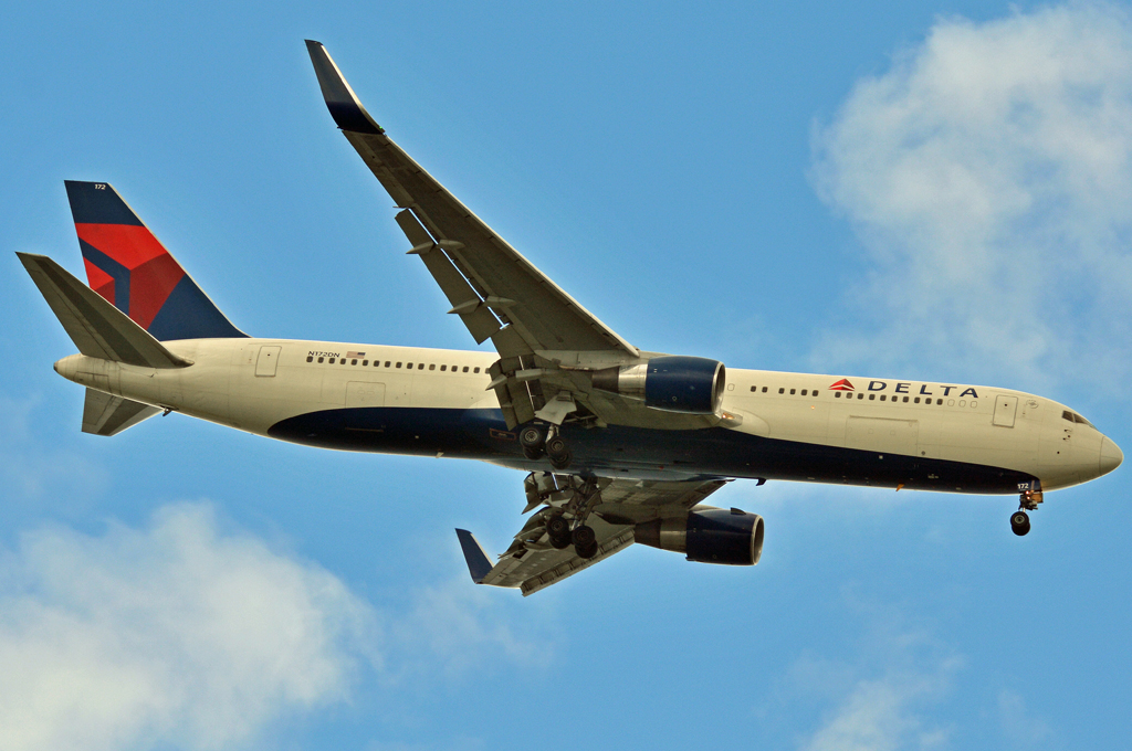 N172DN (24775) Boeing 767-332