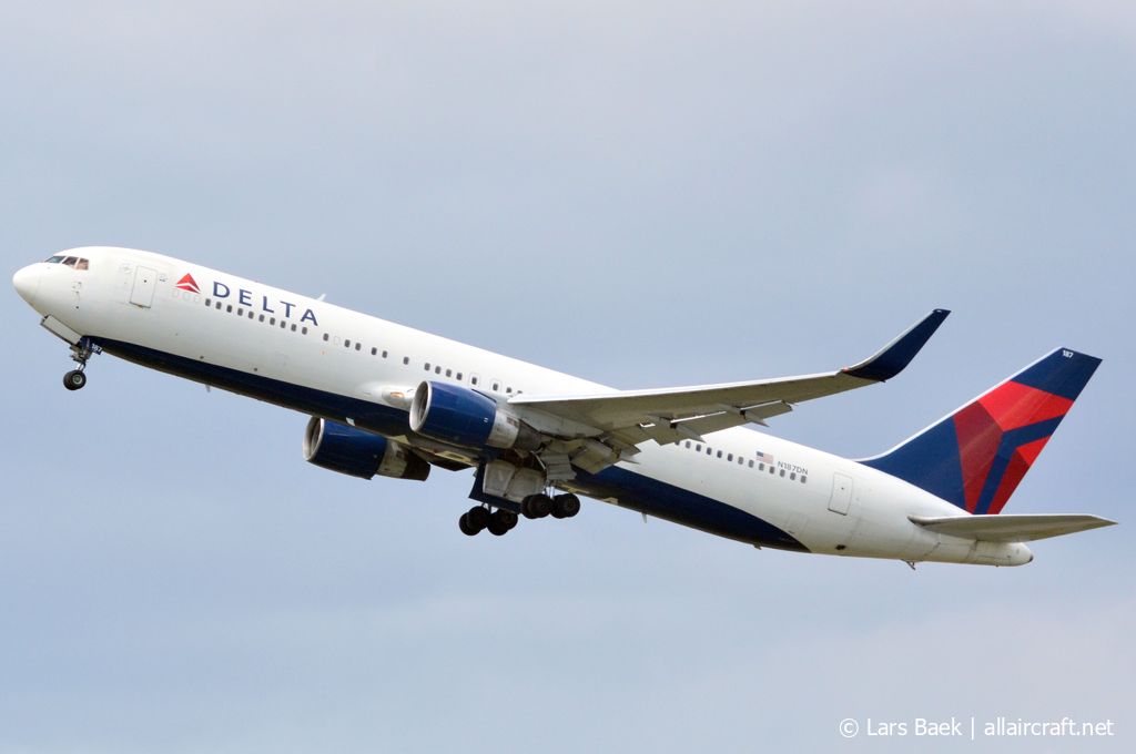 N187DN (27582) 1996 Boeing 767-332ER(WL)