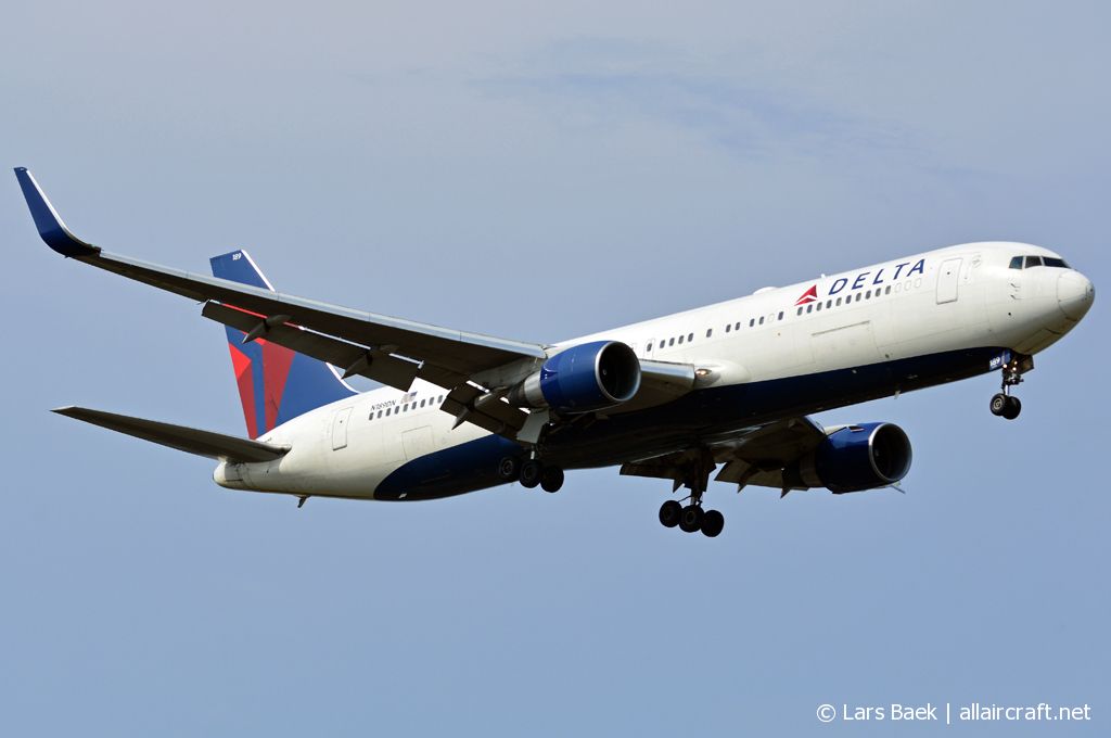 N189DN (25990) Boeing 767-332