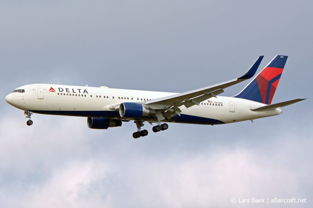 N190DN (28447) 1997 Boeing 767-332/ER