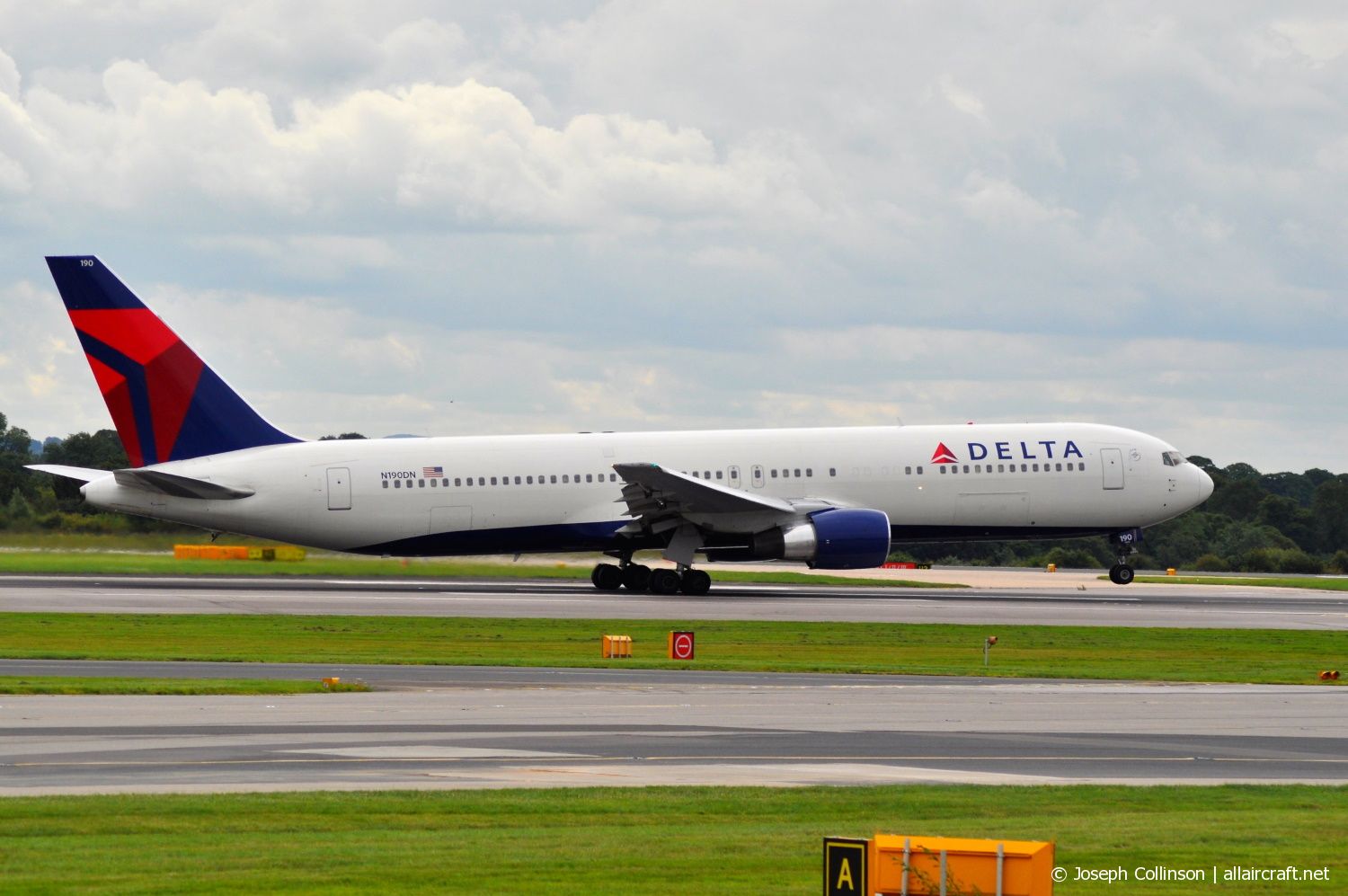 N190DN (28447) 1997 Boeing 767-332(ER)