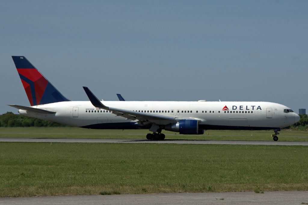 N192DN (28499) Boeing 767-332