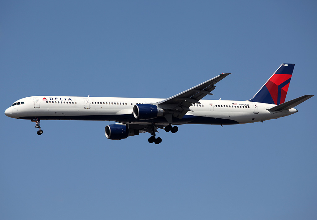 N595NW, (cn 32995), Boeing 757-351