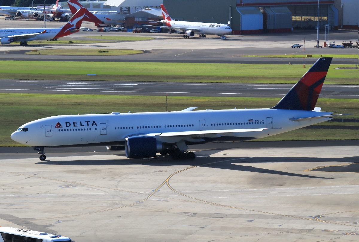 N705DN (29742) Boeing 777-232