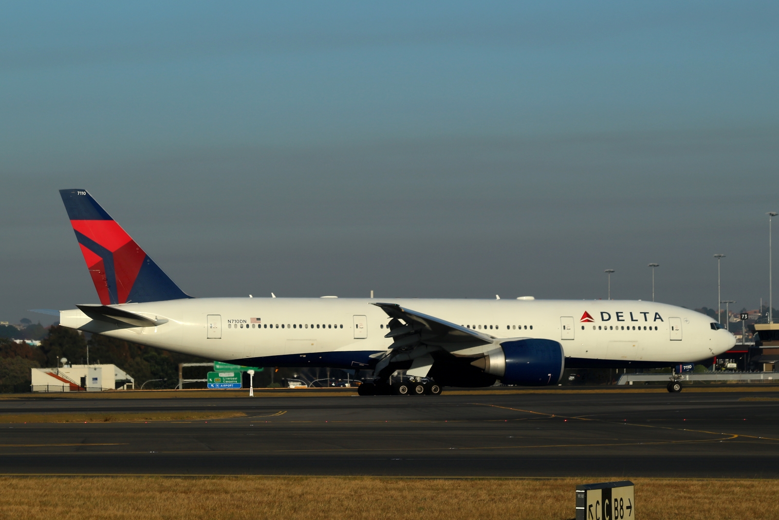 N710DN (40560) Boeing 777-232
