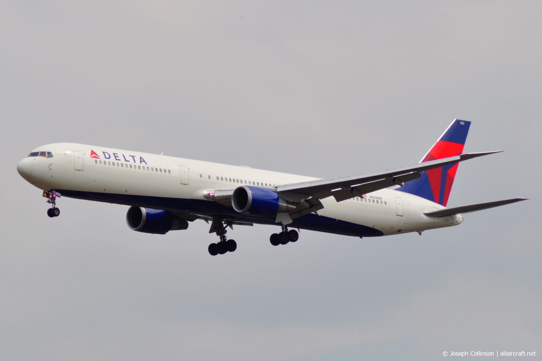 N826MH (29713) 1999 Boeing 767-432(ER)