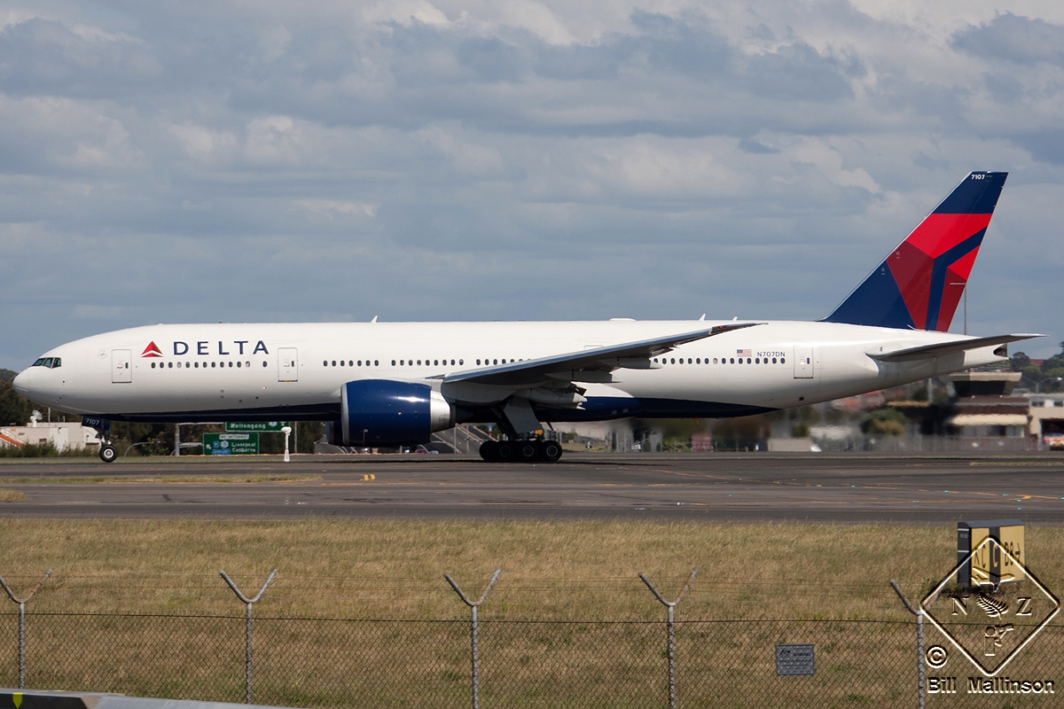 N707DN (39091) Boeing 777-232