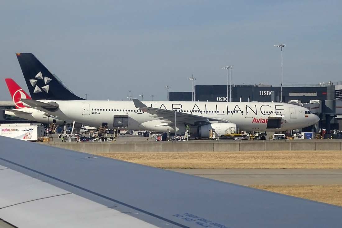 N280AV (1400) 2013 Airbus A330-243