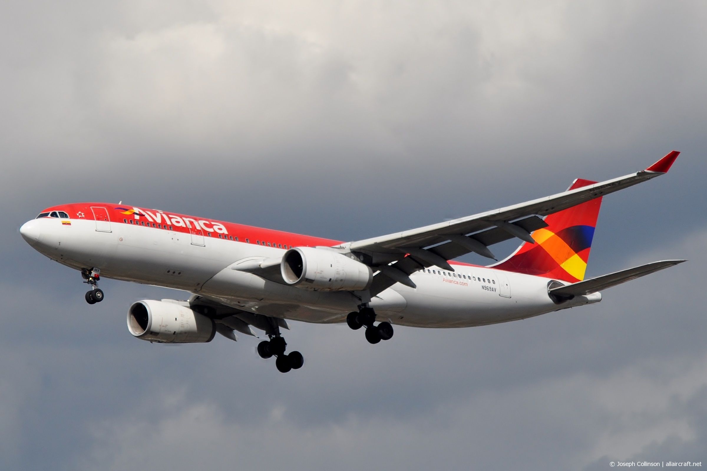 N969AV (cn 1016) Airbus A330-243