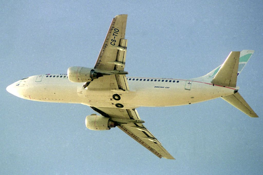 CS-TIO (23830) 1987 Boeing 737-33A