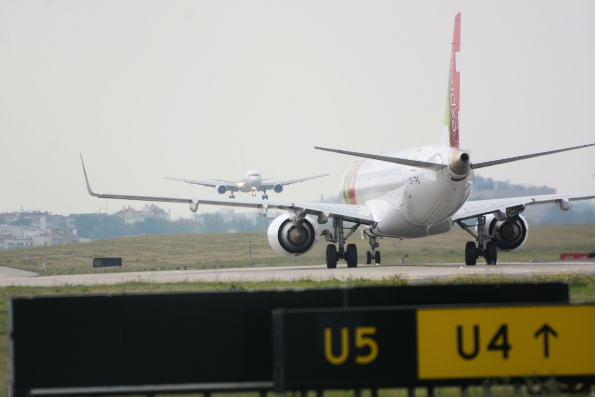 CS-TFT (26208) 1993 Boeing 767-3Y0/ER