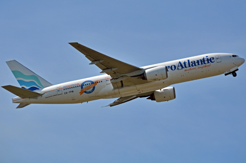 CS-TFM (cn 28513) Boeing 777-212ER