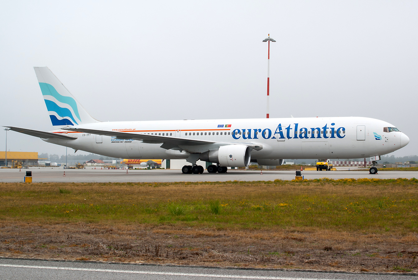 CS-TFT (26208) 1993 Boeing 767-3Y0/ER