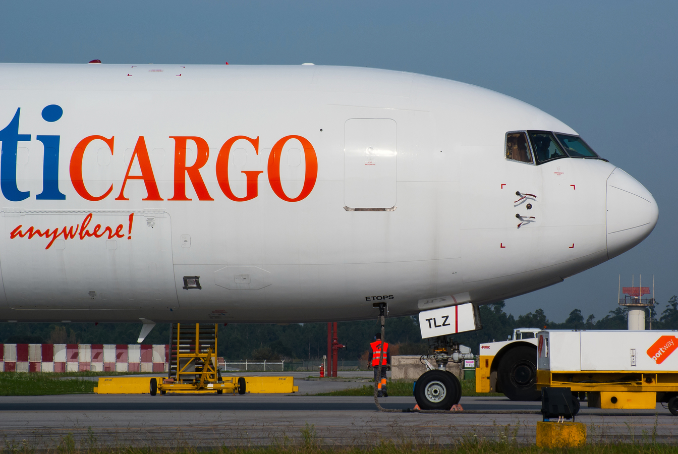 CS-TLZ (24086) 1988 Boeing 767-375ER (BDSF)