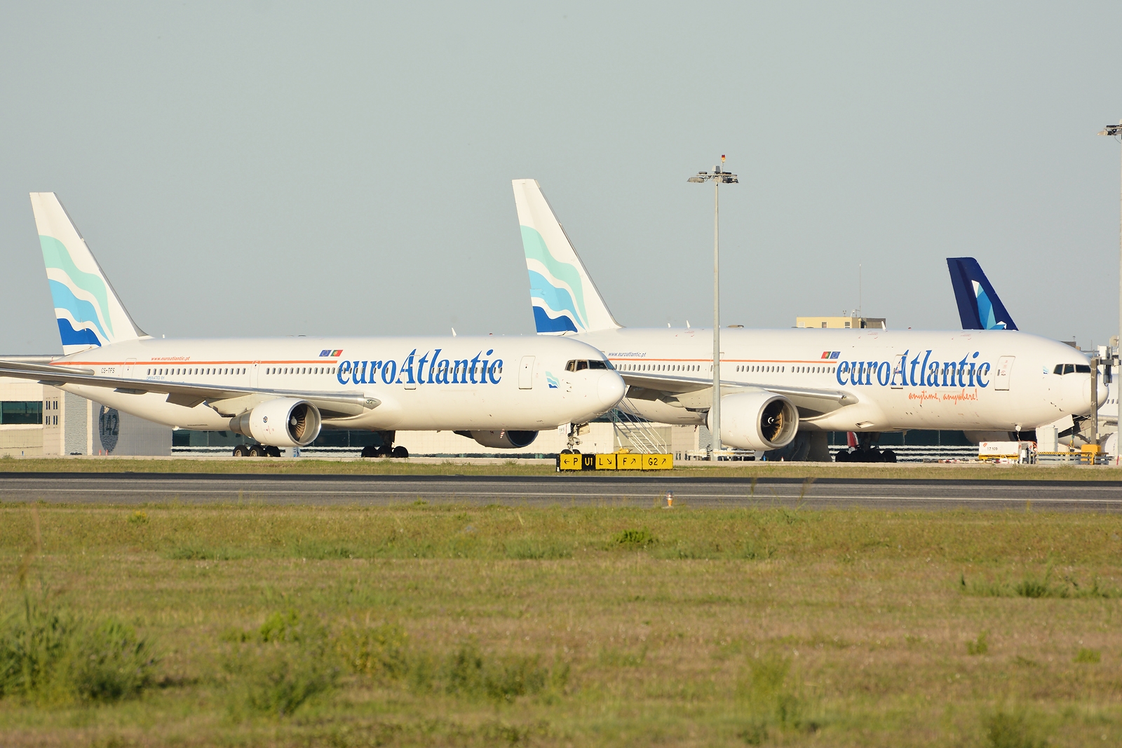 CS-TFS (25411) 1991 Boeing 767-3Y0/ER