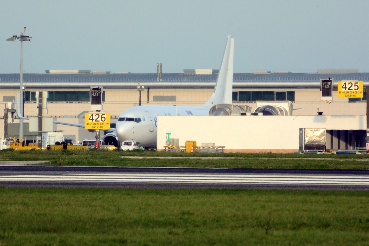 CS-TQU (30646) 2002 Boeing 737-8K2(WL)