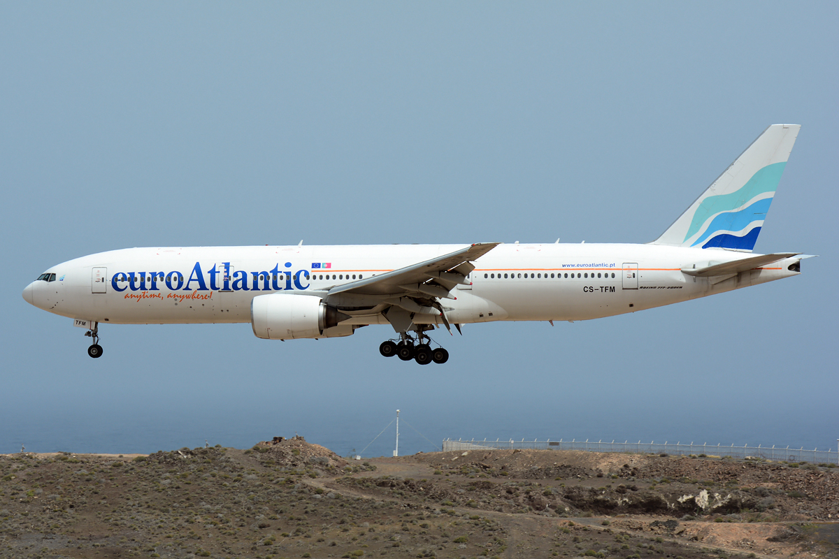 CS-TFM (cn 28513) Boeing 777-212ER