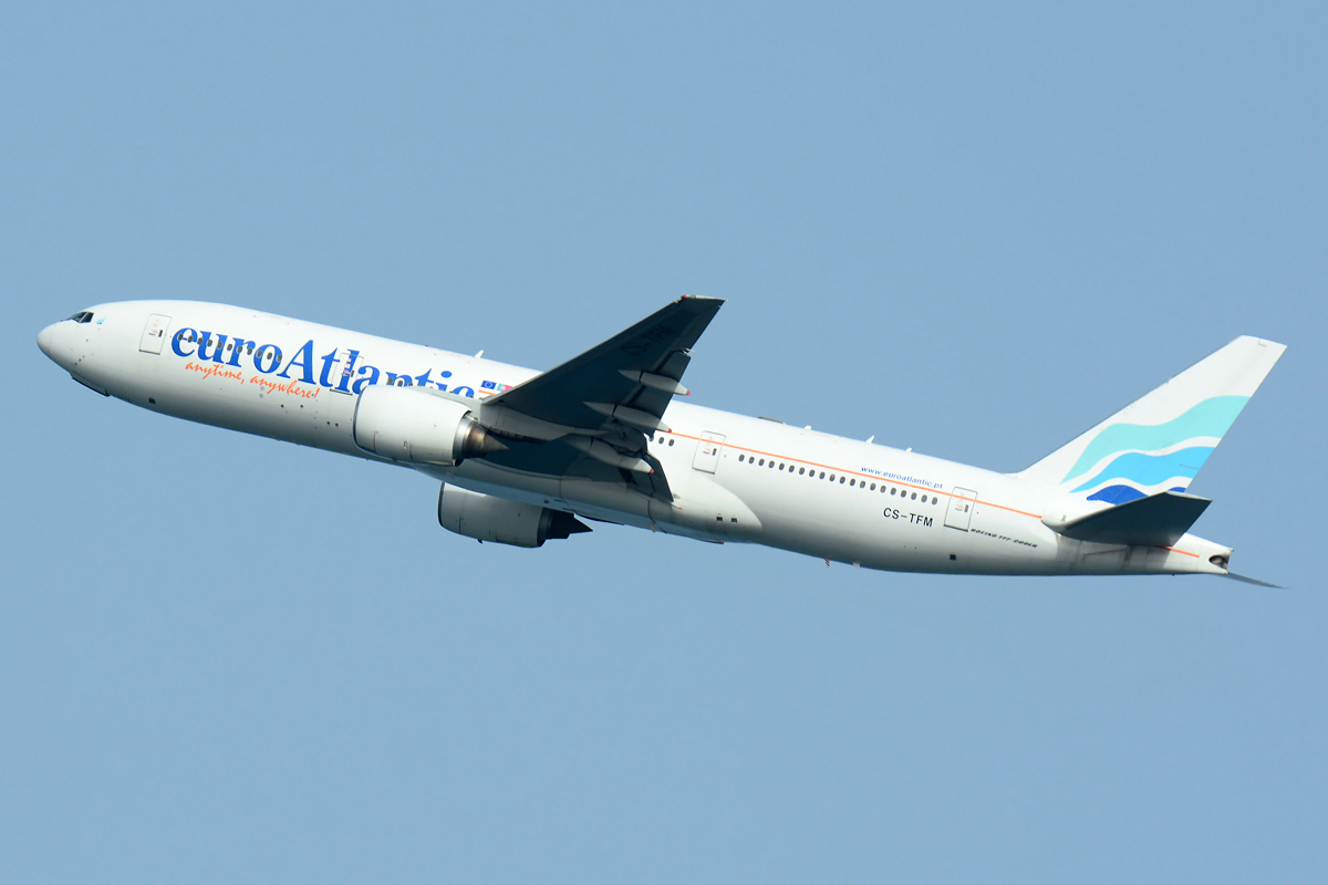 CS-TFM (cn 28513) Boeing 777-212ER