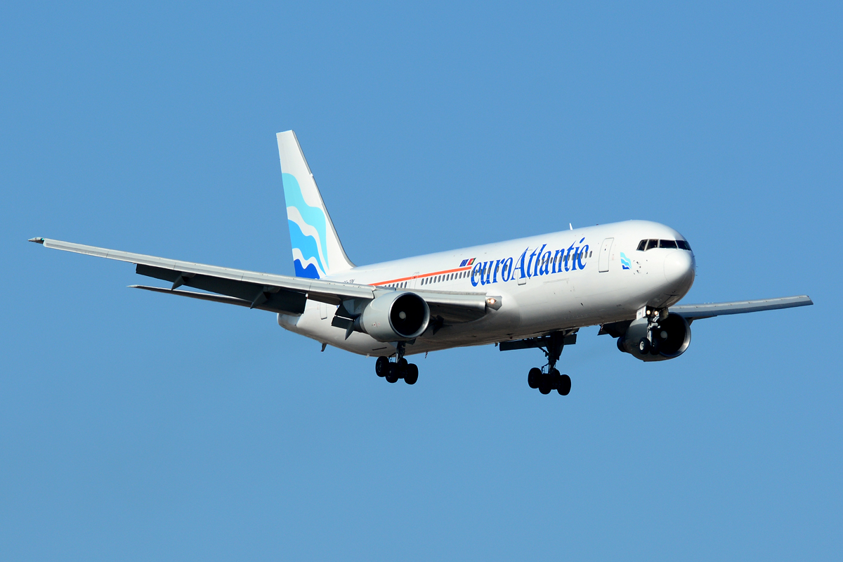 CS-TRN (25535) 1993 Boeing 767-33AER