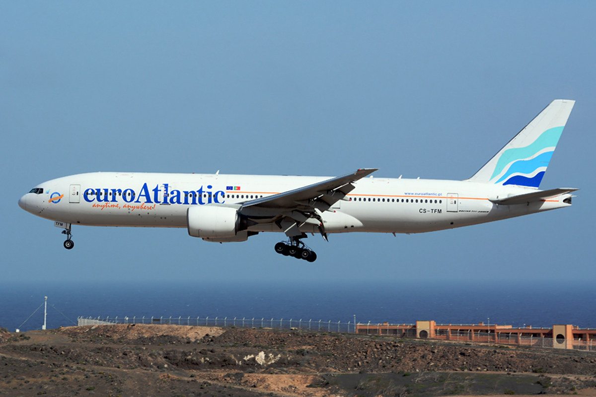 CS-TFM (cn 28513) Boeing 777-212ER