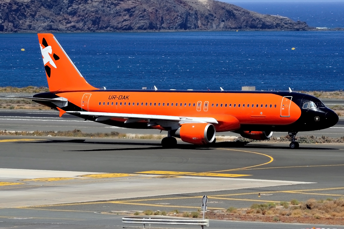 UR-DAK (662) 1997 Airbus A320-211