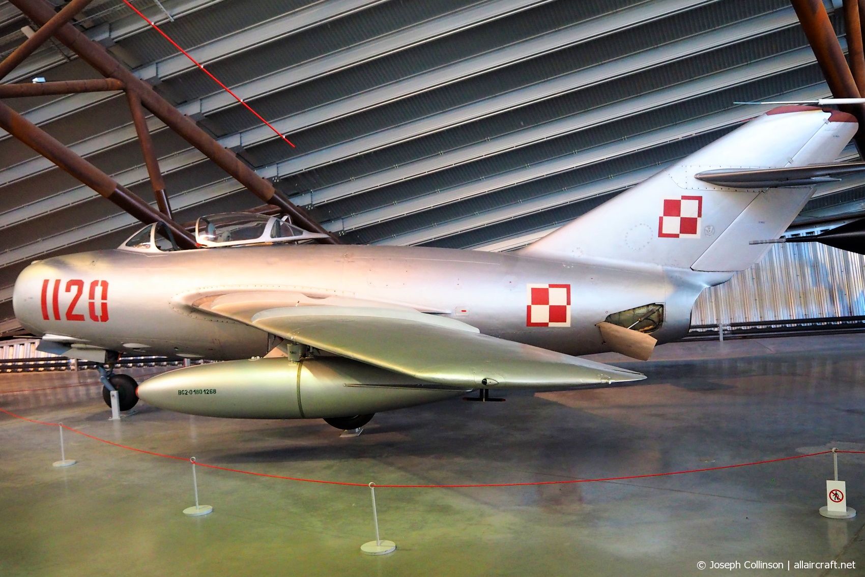 1120 (1B01120) 1955 Mikoyan-Gurevich MiG-15bis Fagot