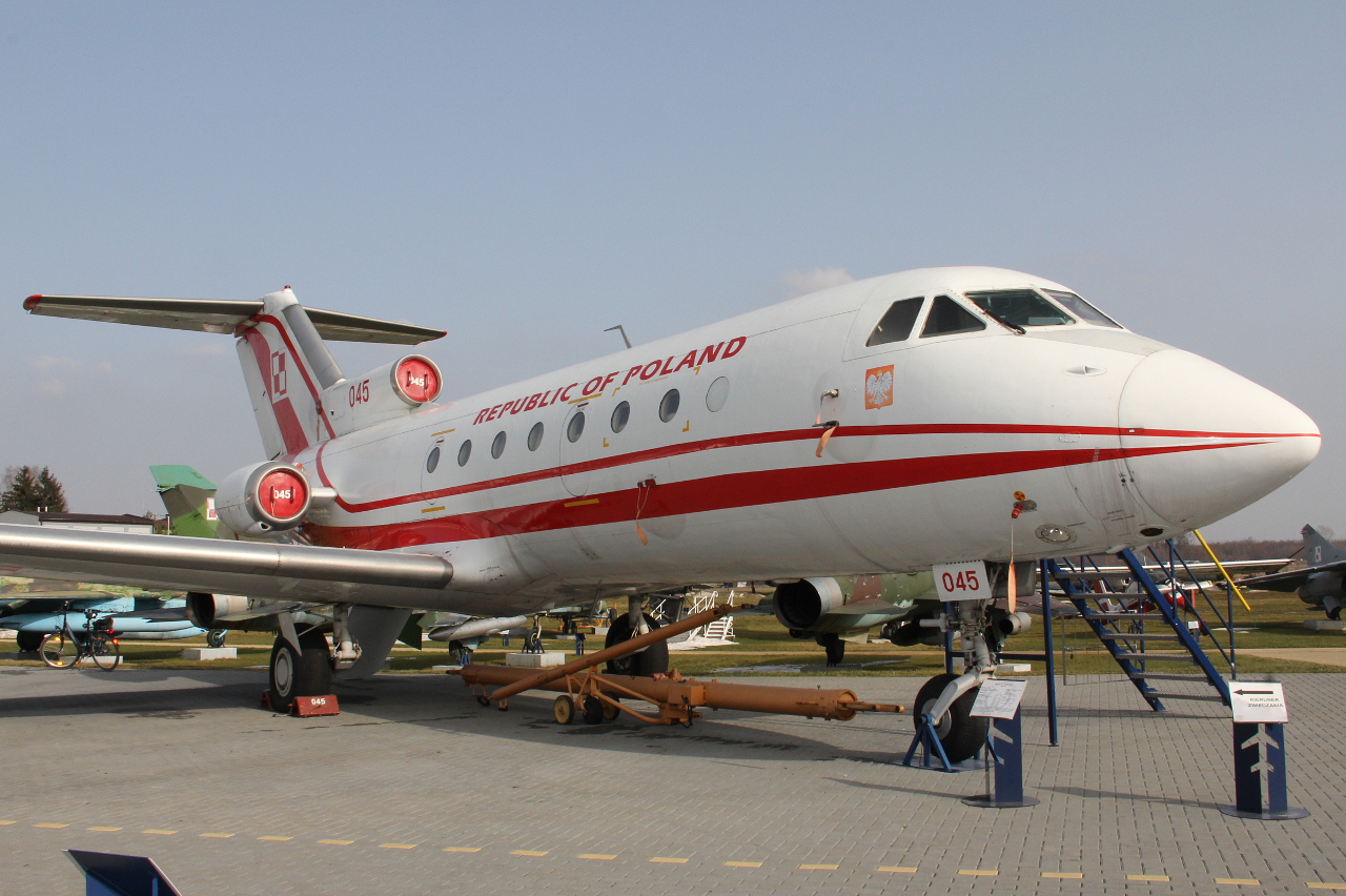 045, (cn 9840759), Yakovlev Yak-40
