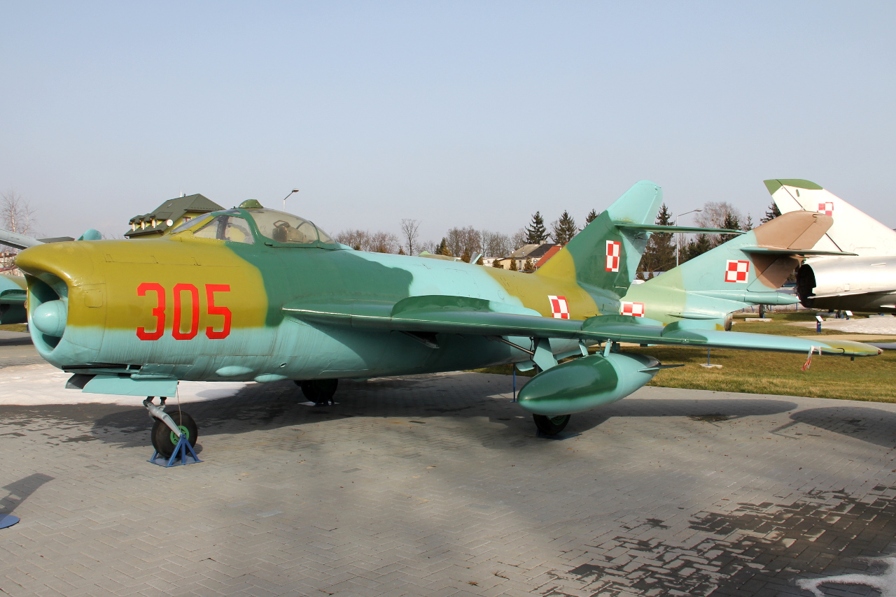 305, (cn 0305), Mikoyan-Gurevich MiG-17PF
