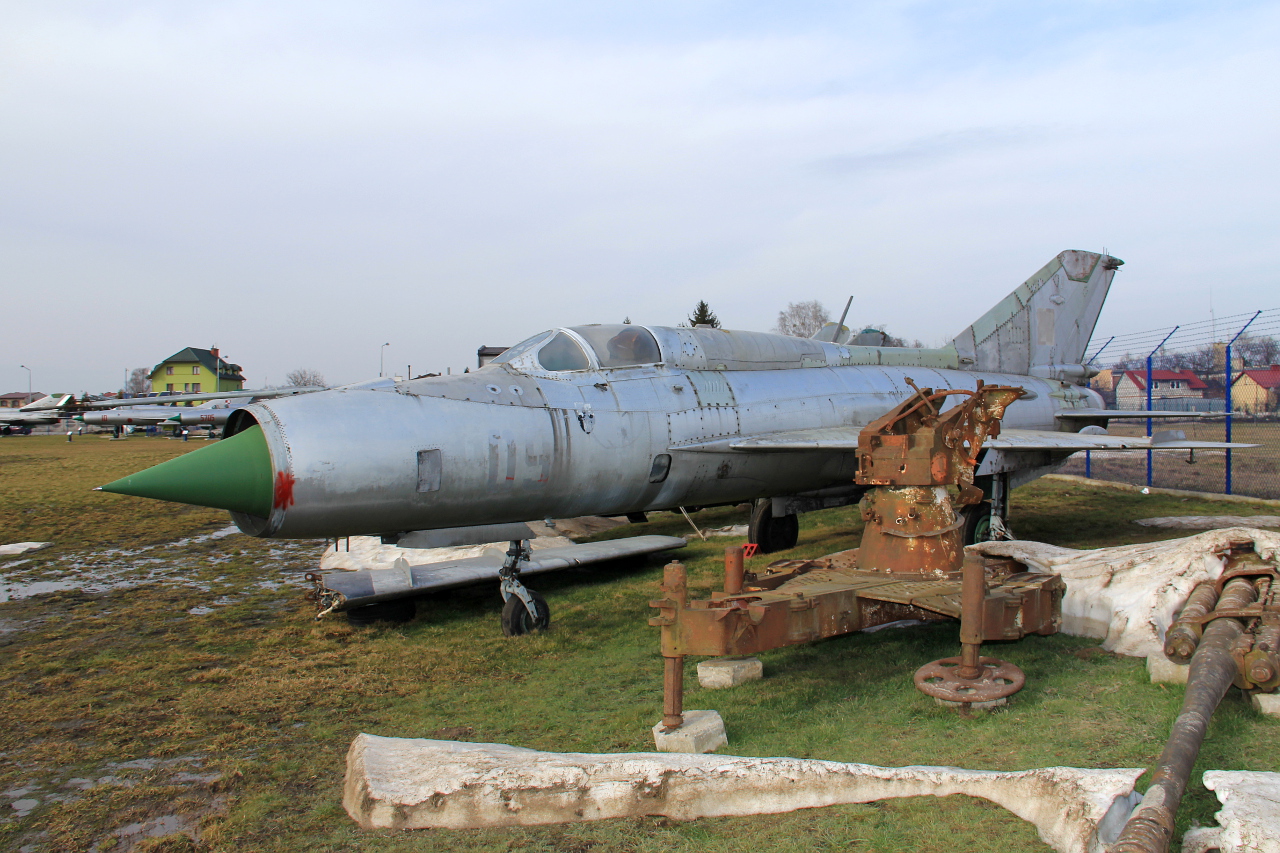09 Mikoyan-Gurevich - MiG-21PFM