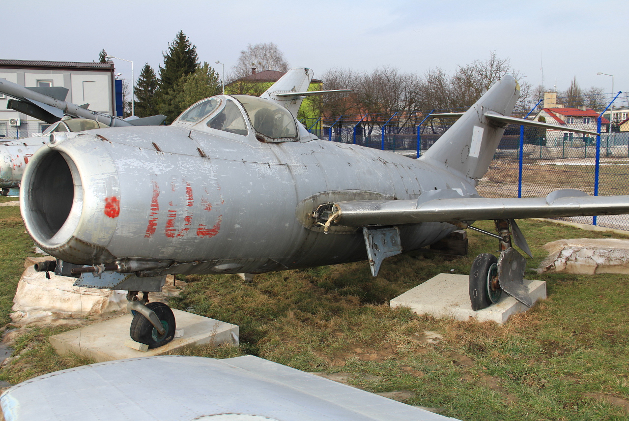109 (1B-00109) PZL - Lim-2