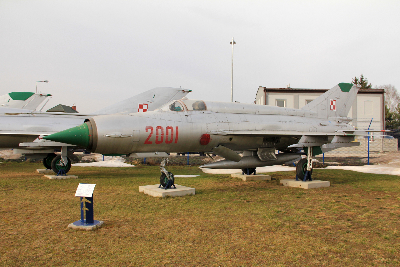 2001 (962001) Mikoyan-Gurevich MiG-21M Fishbed J