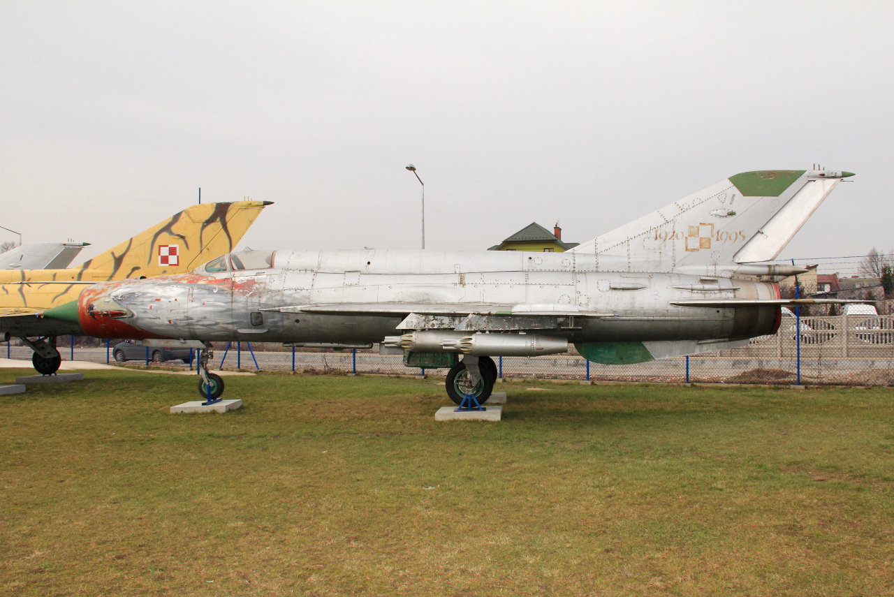 8905, (cn 75078905), Mikoyan-Gurevich MiG-21bis