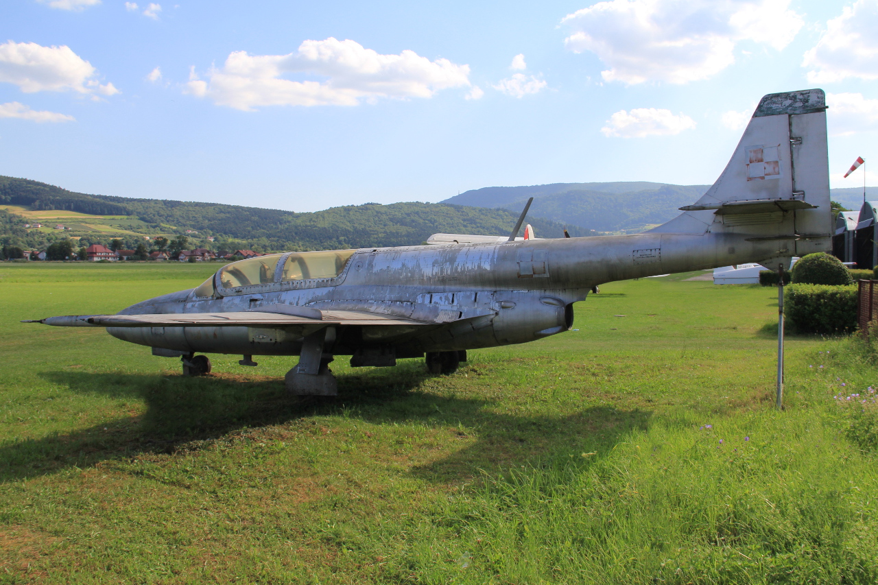 817 (1H 08-17) 1970 PZL-Mielec TS-11 Iskra