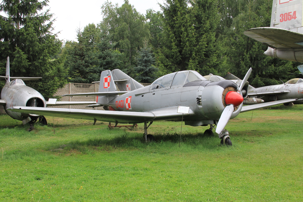 0401 (1E-0401) PZL-Mielec TS-8 Bies
