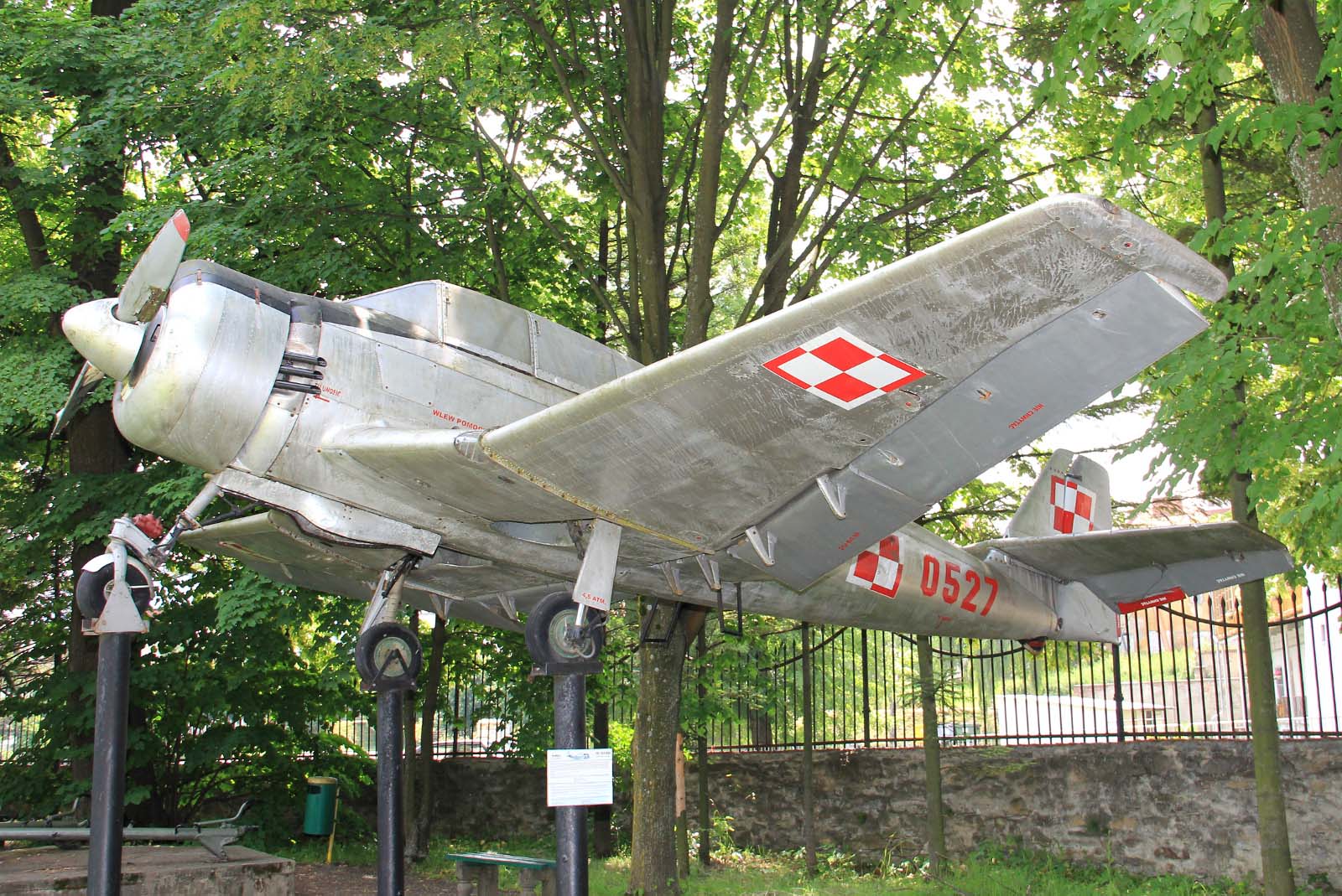0527 (1E-0527) PZL-Mielec TS-8 Bies