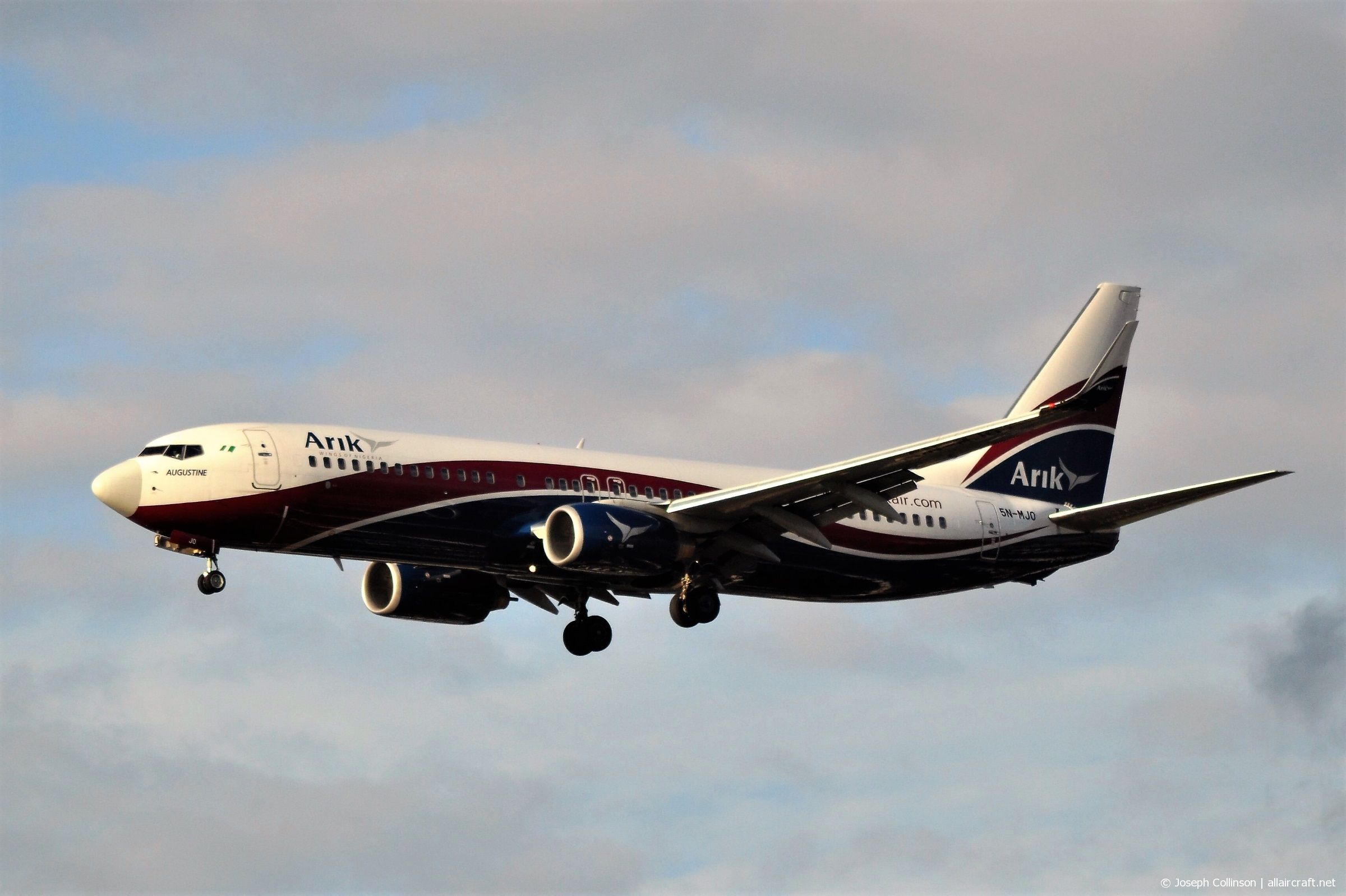 5N-MJO (cn 35640) Boeing 737-86N
