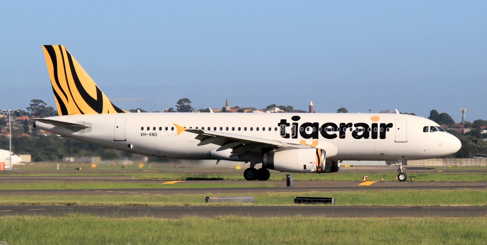 VH-VNO, (cn 4053), Airbus A320-232