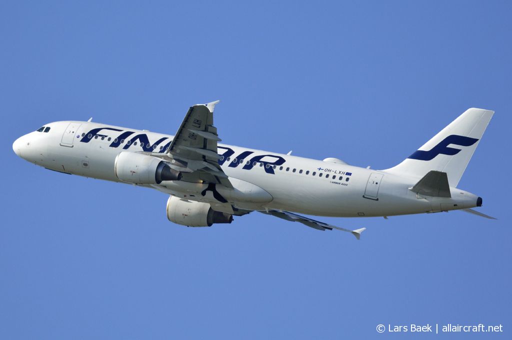 OH-LXH (1913) 2002 Airbus A320-214