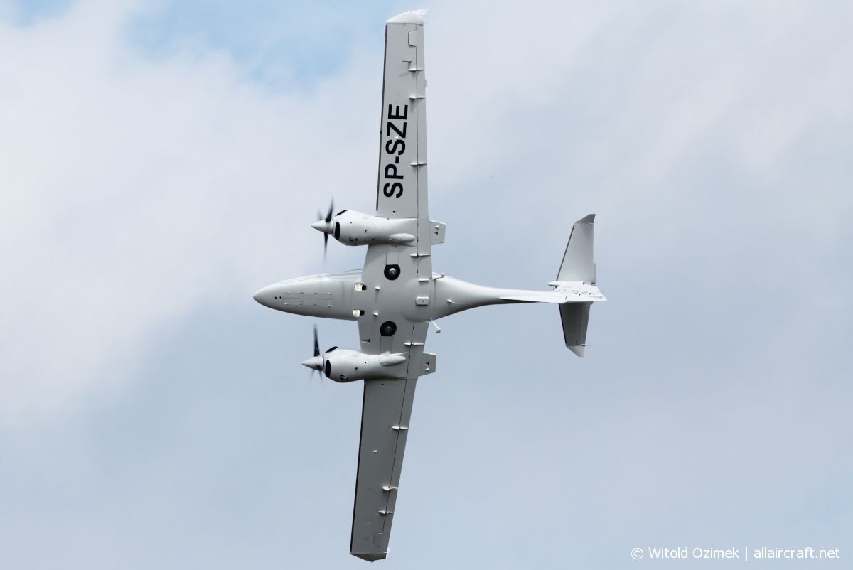 SP-SZE (42.260) Diamond DA-42 Twin Star