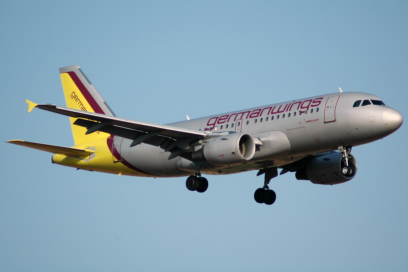 D-AKNK (1077) 1999 Airbus A319-112